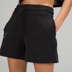Lululemon Soft Ambitions 4’’ Short